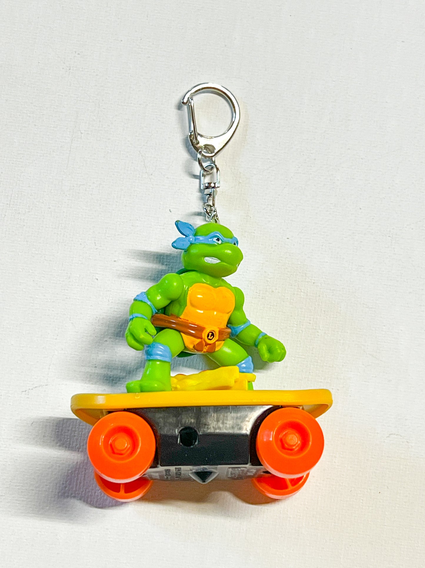 Upcycled Skateboarding Turtle-Inspired Keychain – Handmade Eco-Friendly Character Charm